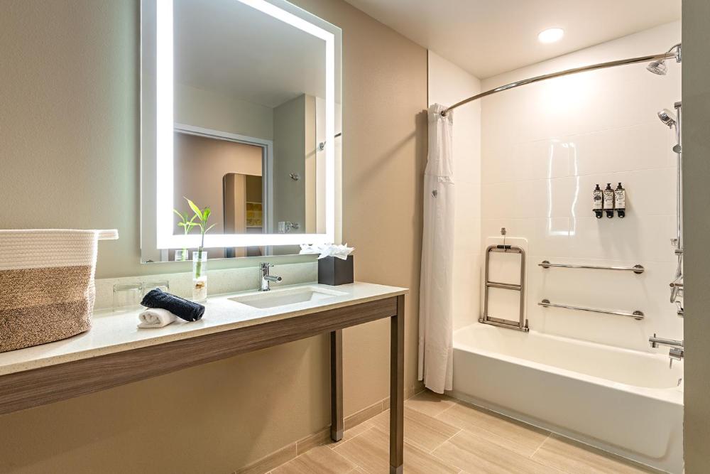 Double Queen Suite ADA (4 Adults + 1 Children) interior